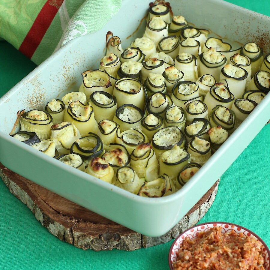 zucchini-cannelloni-mit-tomaten-pesto