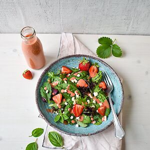 Erdbeer-Dressing schmeckt mit Blattsalaten