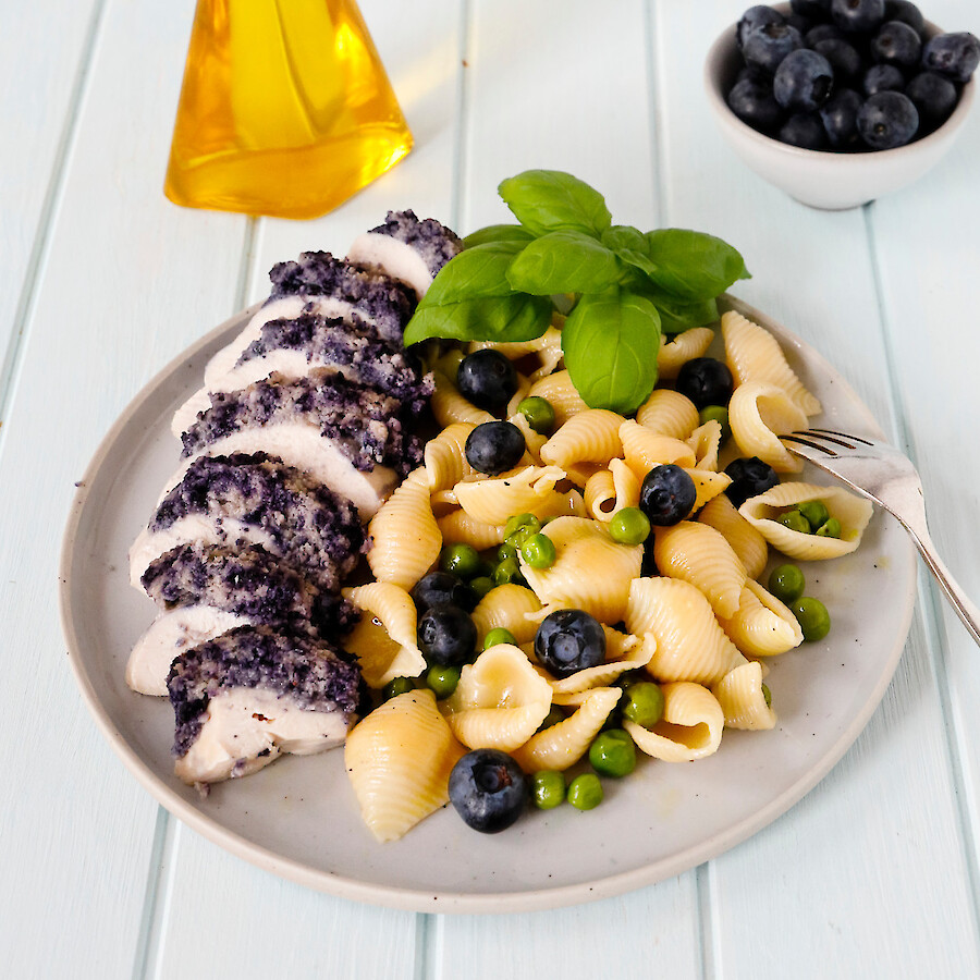Nudelsalat mit Blaubeeren - Rezepte mit Herz|Nudelsalat mit Blaubeeren und Hähnchenbrust