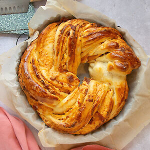 partykranz-mit-serranoschinken-und-feta-aus-dem-thermomix