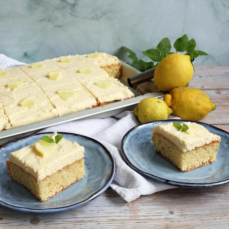 Zitronen-Buttermilch-Blechkuchen - Rezepte mit Herz|Zitronen-Buttermilch-Blechkuchen