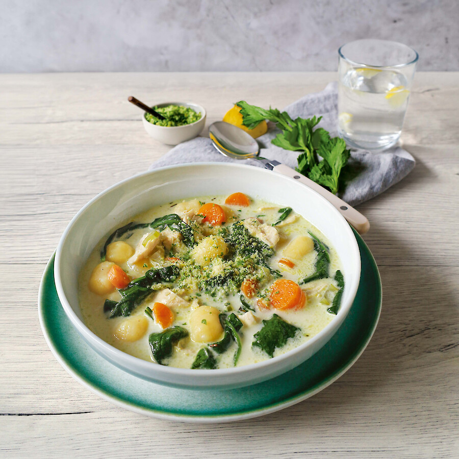 Cremige Hähnchen-Gnocchi - Rezepte mit Herz|Hähnchen-Cremesuppe mit Gnocchi und Spinat
