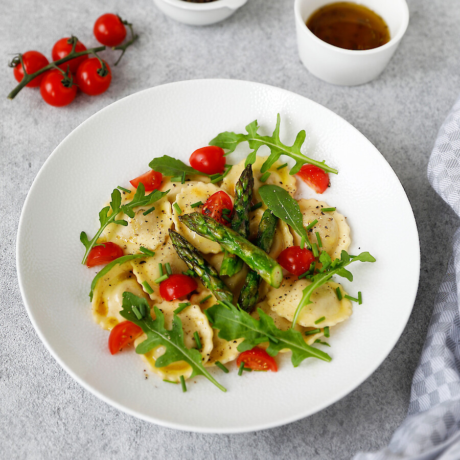 Ravioli-Salat mit Spargel - Rezepte mit Herz|Ravioli-Salat mit grünem Spargel