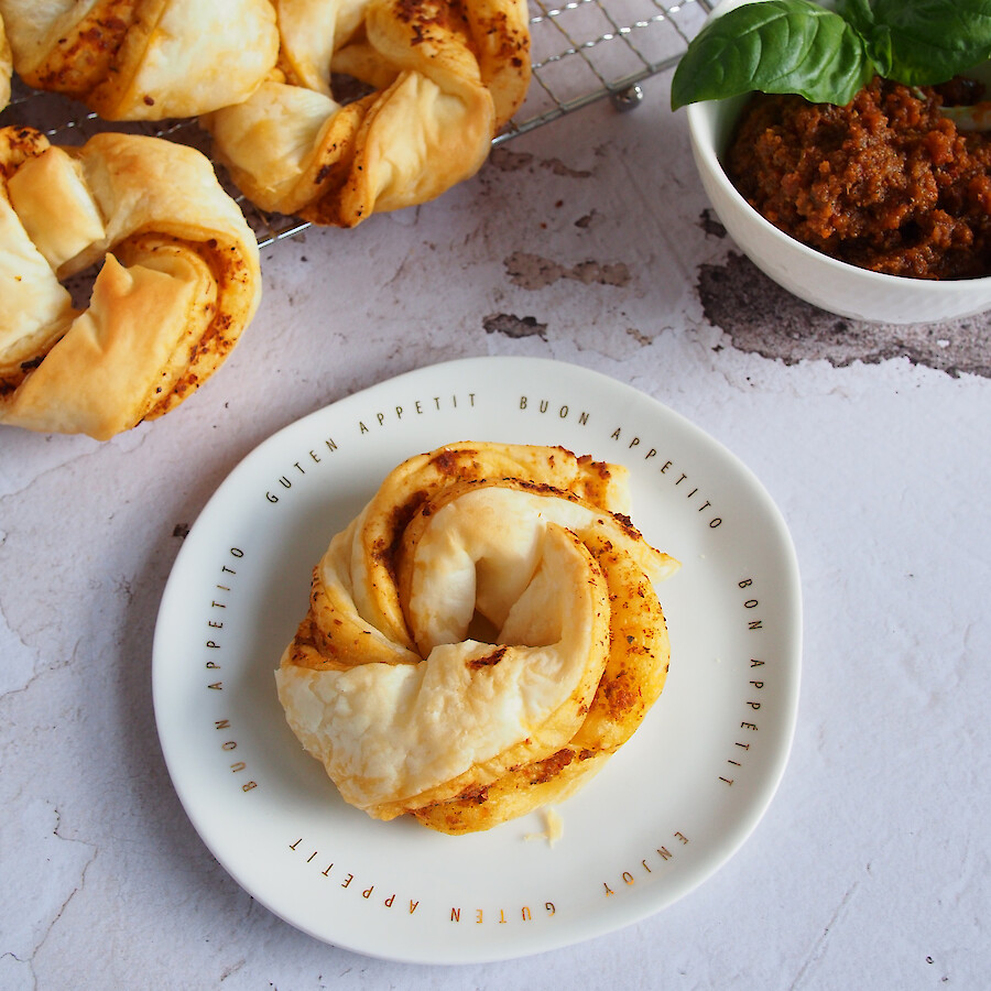 bltterteig-knoten-mit-tomatenpesto-aus-dem-thermomix