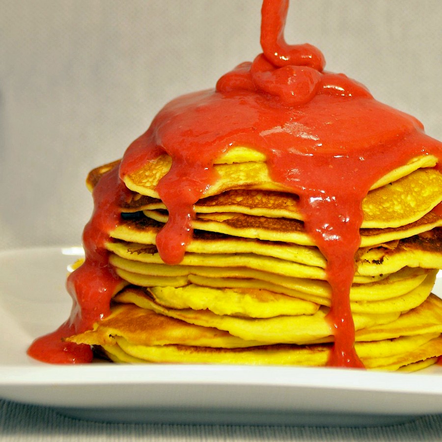 Pancakes ohne Mehl mit Erdbeersoße - Rezepte mit Herz|Pancakes ohne Mehl mit Erdbeersoße